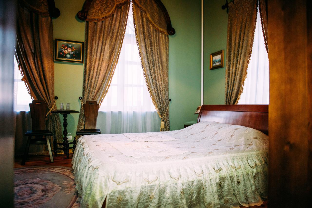 Antique House Hotel Dubno Esterno foto