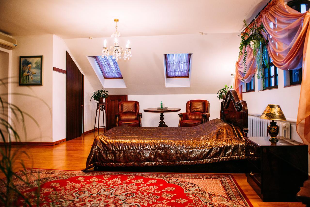 Antique House Hotel Dubno Esterno foto