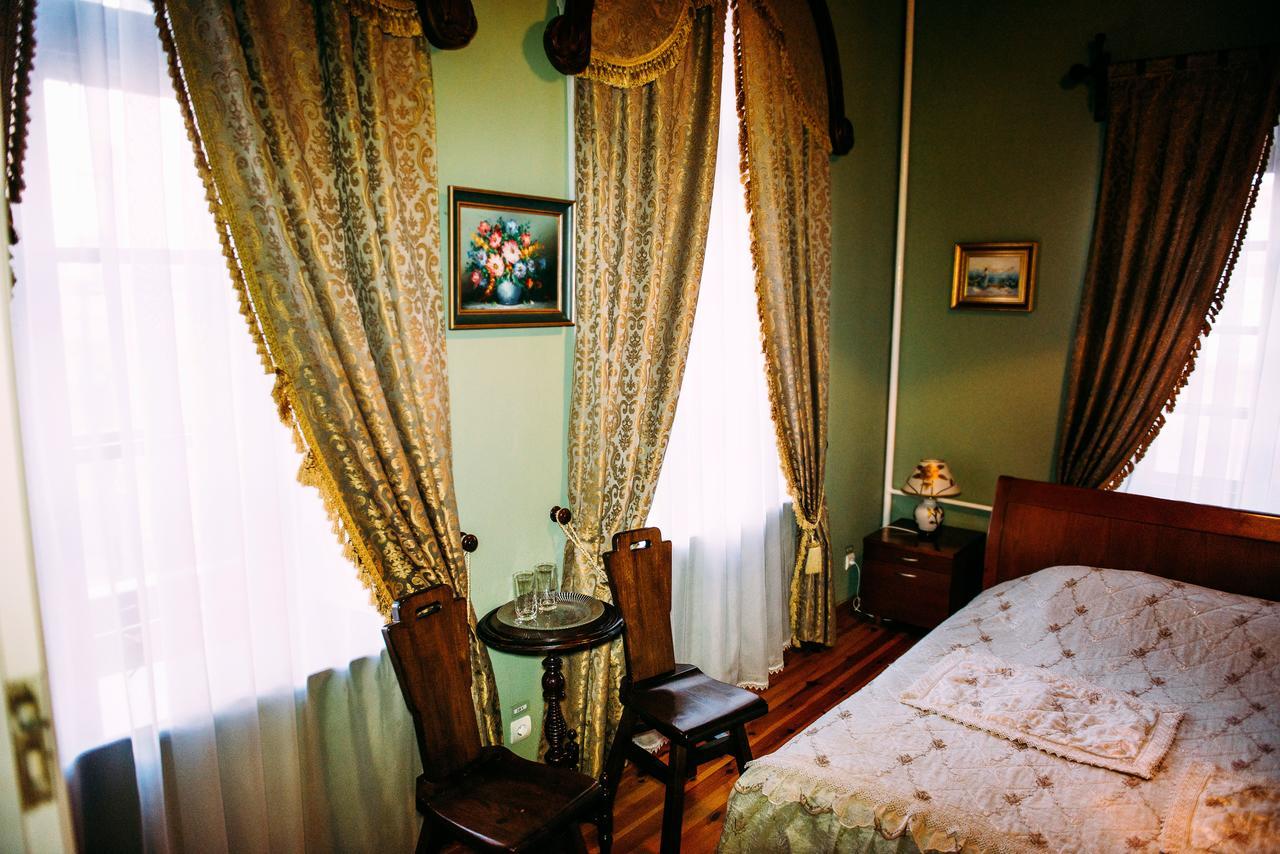 Antique House Hotel Dubno Esterno foto