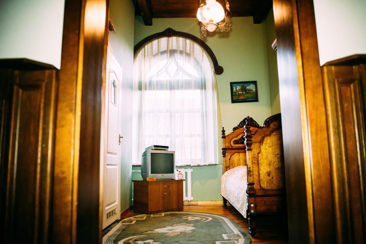 Antique House Hotel Dubno Esterno foto
