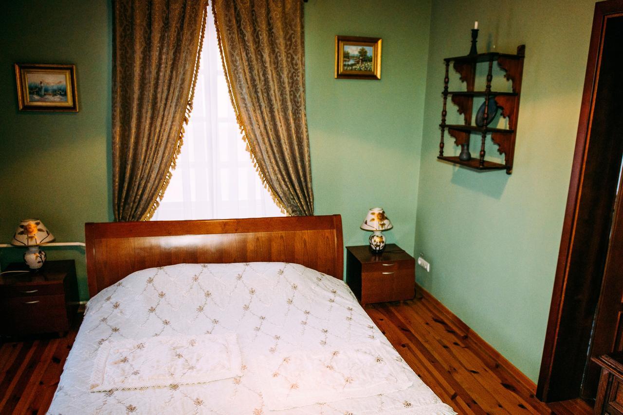 Antique House Hotel Dubno Esterno foto