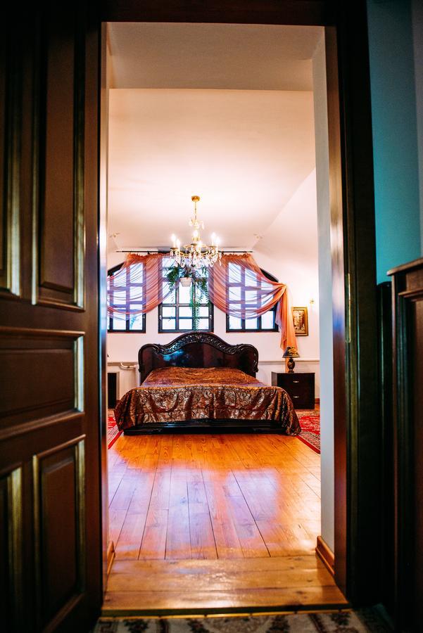 Antique House Hotel Dubno Esterno foto