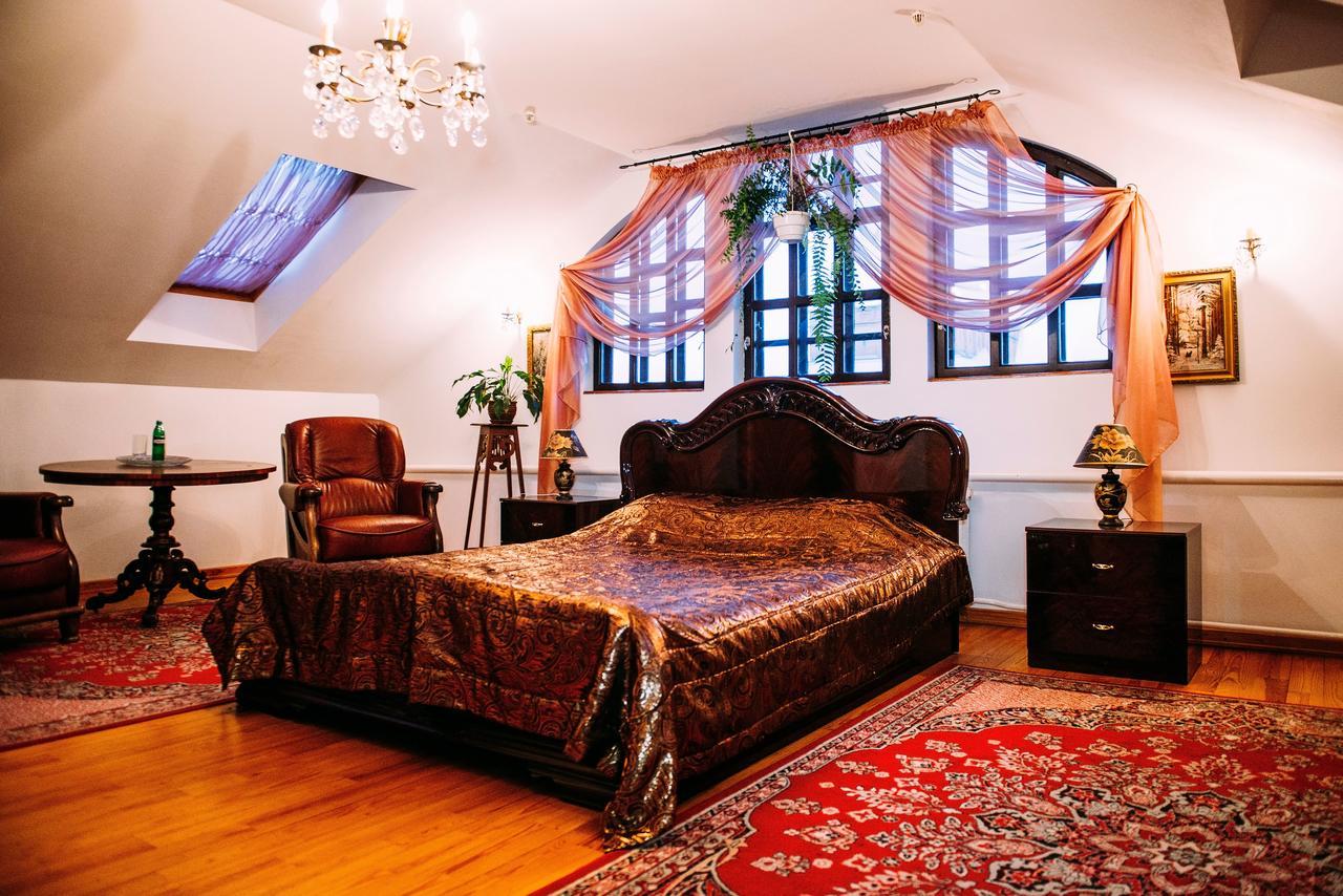 Antique House Hotel Dubno Esterno foto