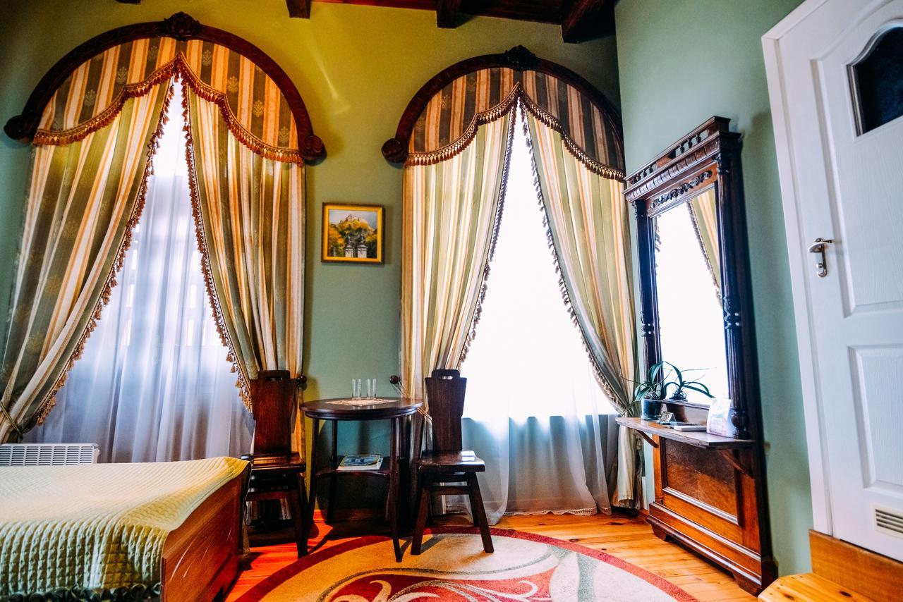Antique House Hotel Dubno Esterno foto