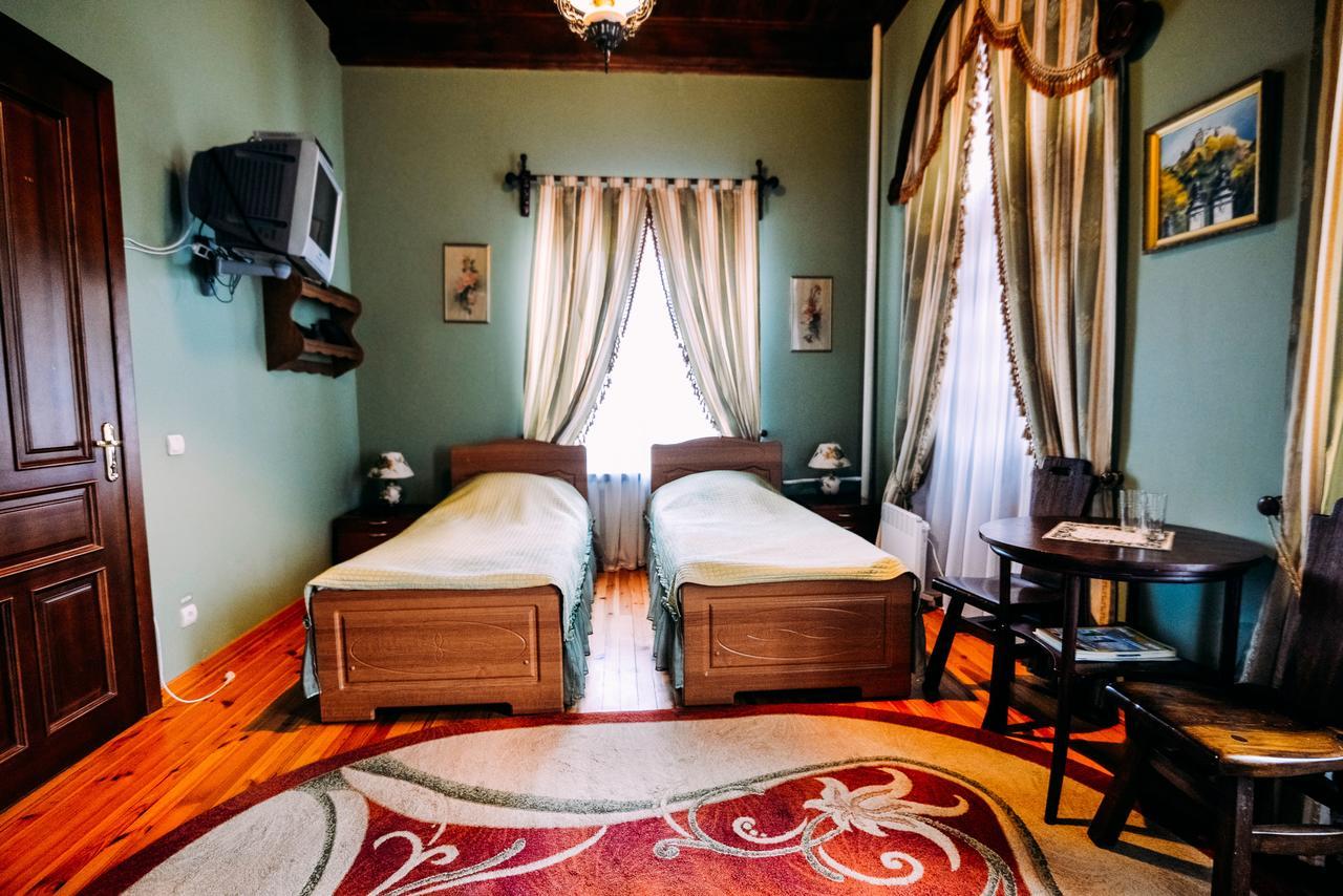 Antique House Hotel Dubno Esterno foto