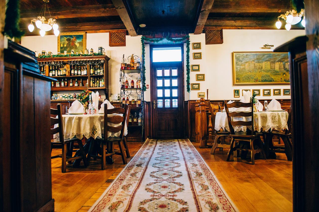 Antique House Hotel Dubno Esterno foto
